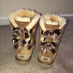 Ugg Bailey bow ii size 6